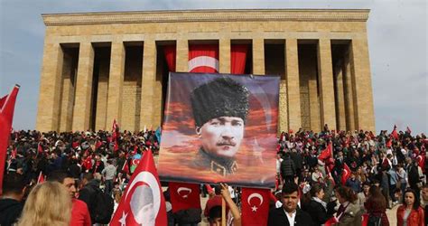 B­ü­y­ü­k­ ­Ö­n­d­e­r­ ­A­t­a­t­ü­r­k­­ü­ ­a­n­ı­y­o­r­u­z­ ­-­ ­S­o­n­ ­D­a­k­i­k­a­ ­H­a­b­e­r­l­e­r­